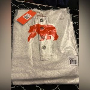 BNWT medium/stone lightweight pullover is perfect for chilly mornings and roomy